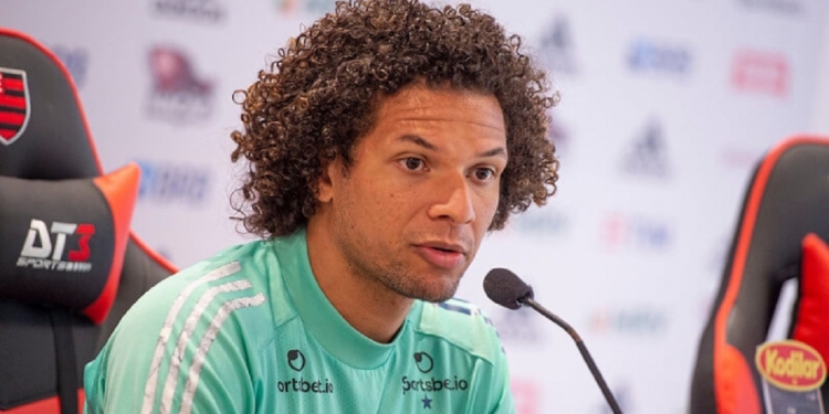 Chega ao fim a novela entre Benfica e Flamengo pela venda de Willian Arão; jogador é pedido pessoal de Jorge Jesus