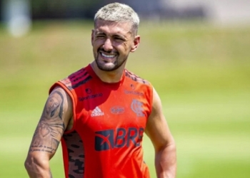 Com novos reforços europeus, Flamengo marca reunião para decidir o futuro de Arrascaeta de uma vez por todas