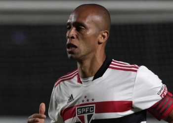 Zagueiro do São Paulo vaza negociação com o Flamengo após confronto pelo Brasileirão