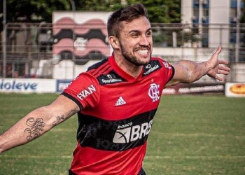 Ex-BBB Arthur Picoli é anunciado como novo jogador do Flamengo