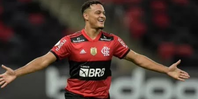 Vendido! Clube inglês compra Rodrigo Muniz em definitivo e encerra novela no Flamengo