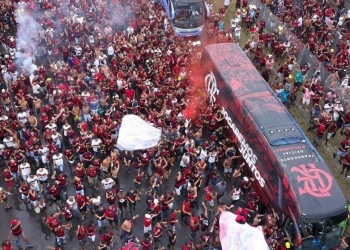 Meia campeão do Campeonato Brasileiro pelo Flamengo anuncia aposentadoria e pega torcedores de surpresa