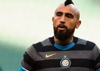 Flamengo inicia conversas oficiais com Arturo Vidal como reforço de Renato Gaúcho para a temporada, diz jornalista português
