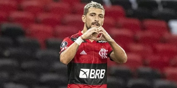 Dirigente do Flamengo revela resultado da reunião com Arrascaeta pela renovação