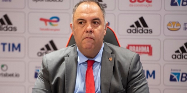 Flamengo anuncia contratação de Alaba; jogador desembarca diretamente da Espanha