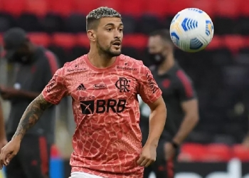 Flamengo e Arrascaeta não chegam a acordo pela renovação contratual; clima é tenso nos bastidores