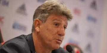 Renato Portaluppi ganha reforço de atacante após suspensão de Gabi para confronto contra o Sport pelo Brasileirão