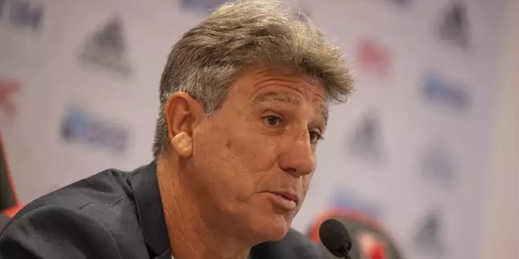 Renato Portaluppi ganha reforço de atacante após suspensão de Gabi para confronto contra o Sport pelo Brasileirão