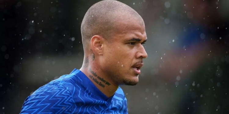 Kenedy inicia despedida do Chelsea para embarcar rumo ao Rio de Janeiro e assinar contrato com o Flamengo