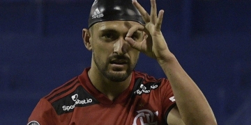 Flamengo oferece 25% de aumento salarial para Arrascaeta, mas empresário continua travando a renovação