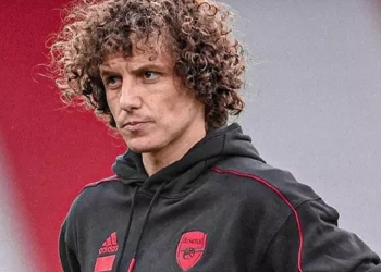 Comentarista sugere David Luiz como volante no Flamengo por não conseguir acompanhar a velocidade dos atacantes brasileiros