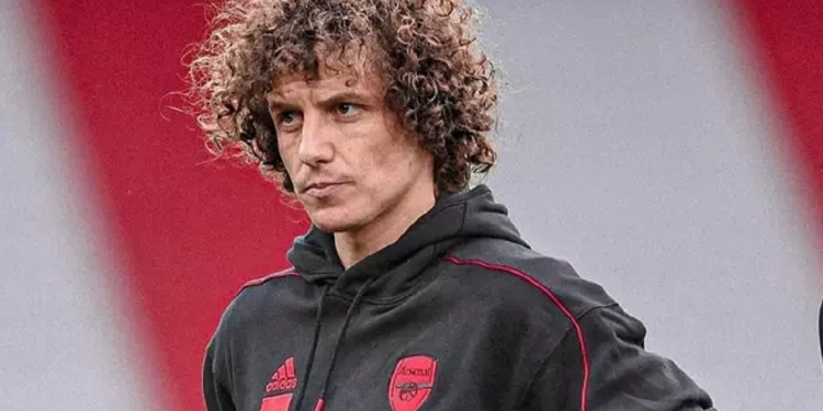 Comentarista sugere David Luiz como volante no Flamengo por não conseguir acompanhar a velocidade dos atacantes brasileiros