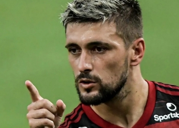 Flamengo cede pedido de Arrascaeta e renovação até 2026 fica mais perto do que nunca