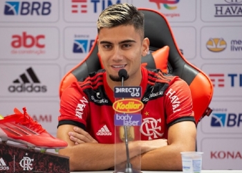 Andreas Pereira é apresentado ao Flamengo e dá declaração inédita de encher os olhos