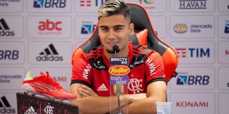 Andreas Pereira é apresentado ao Flamengo e dá declaração inédita de encher os olhos