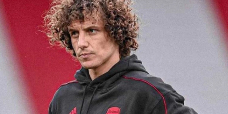 Rubro-negros lamentam classificação do Benfica à Champions League; bolada em dinheiro deve ser usada para contratar David Luiz