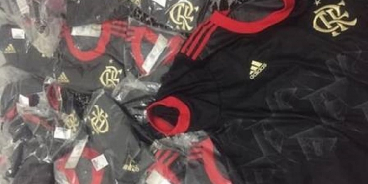 Polícia prende acusado de desviar uniformes do Flamengo antes de lançamento oficial