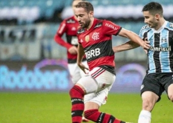 Renata Fan surfa na onda do Flamengo e aproveita goleada para tirar sarro do Grêmio