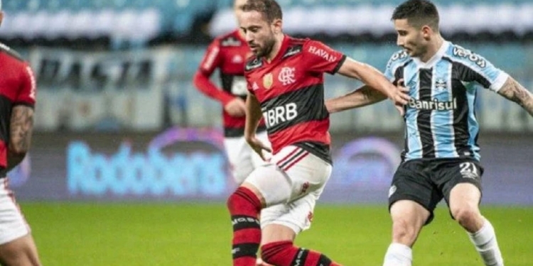 Renata Fan surfa na onda do Flamengo e aproveita goleada para tirar sarro do Grêmio