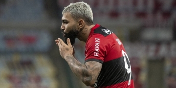 Narrador gremista ‘solta a franga’ e xinga Gabi ao vivo após goleada: ‘Um bunda mole’