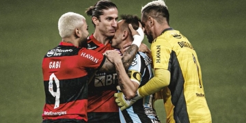 Gabigol parte em defesa de Rafinha após virar alvo de memes nas redes sociais