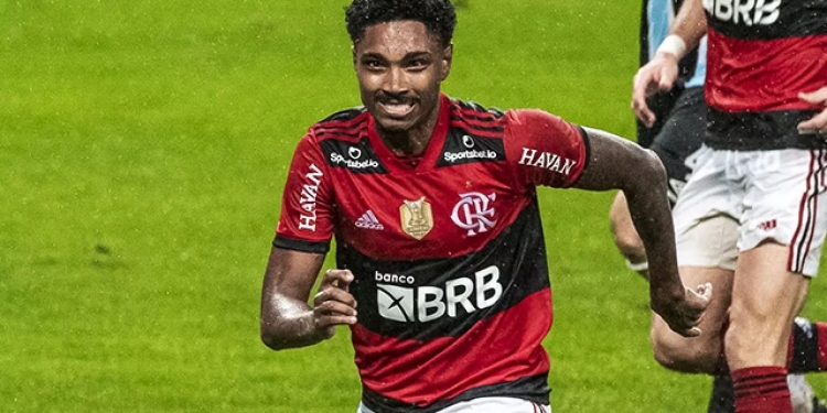 Vitinho, 10 milhões de euros e uma briga nos bastidores: a tensão do atacante envolvendo time europeu