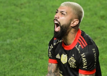 Gabigol é xingado por torcedores do Santos, marca três gols e provoca: ‘Mexeram com a pessoa errada’