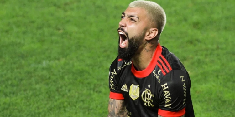 Gabigol é xingado por torcedores do Santos, marca três gols e provoca: ‘Mexeram com a pessoa errada’