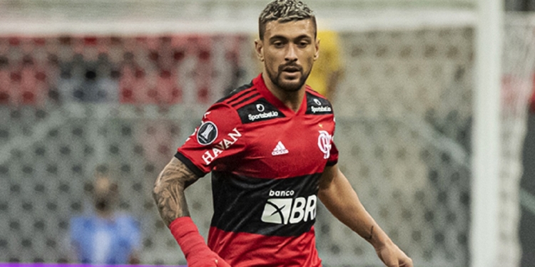 Staff vira alvo de piadas ao dizer que Vasco fez proposta que balançou Arrascaeta