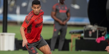Negócio melou? Flamengo impõe nova exigência, árabes não respondem e desfecho caminha para a permanência na Gávea