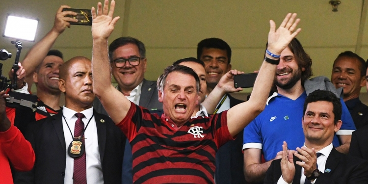 Presidente do Flamengo promete ajudar Jair Bolsonaro como presidente da República e doações em dinheiro