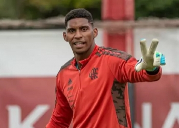 Chega ao fim a novela entre Flamengo e time de Portugal pela transferência do goleiro Hugo Souza
