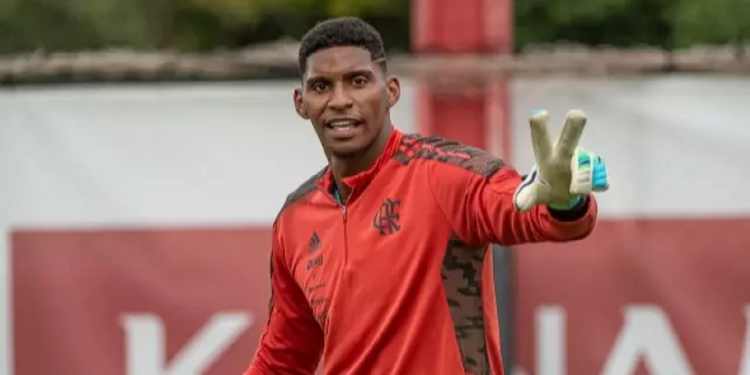 Chega ao fim a novela entre Flamengo e time de Portugal pela transferência do goleiro Hugo Souza