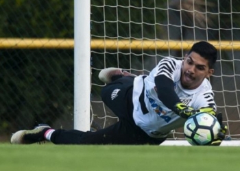 Flamengo se interessa por goleiro do Santos para suprir aposentadoria de Diego Alves