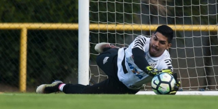 Flamengo se interessa por goleiro do Santos para suprir aposentadoria de Diego Alves