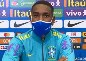 Gerson volta ao Brasil e reencontra o Flamengo após passagem pela França