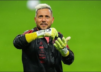Goleiro de Copa do Mundo é oferecido ao Flamengo e só precisa de um aval de Renato Gaúcho