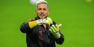 Goleiro de Copa do Mundo é oferecido ao Flamengo e só precisa de um aval de Renato Gaúcho
