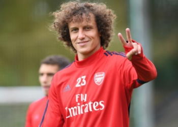 Inscrições para as competições europeias se aproximam do fim, e, sem acordo, David Luiz fica mais próximo do Flamengo