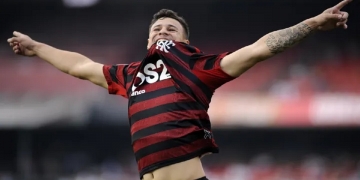 Treinador é demitido de forma inesperada a volante do Flamengo pode retornar antecipadamente da Europa