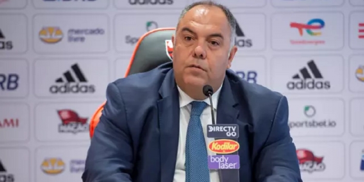 Marcos Braz dá ‘patada’ em torcedor ao ser questionado sobre a contratação de David Luiz pelo Flamengo durante a madrugada