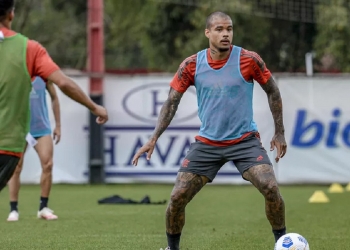 Kenedy tem data prevista para estrear pelo Flamengo; atacante realiza os últimos trabalhos para ficar com o físico em dia