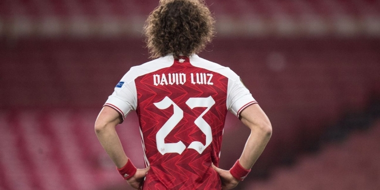Flamengo conta com concorrentes na Europa e no Brasil por David Luiz, mas continua sendo o favorito na briga, afirma colunista