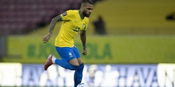 Diretores do São Paulo acreditam que Daniel Alves por influência de outro clube e Flamengo é especulado na jogada