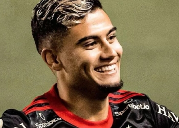 Anvisa quer punir Andreas Pereira, do Flamengo, por retornar da Inglaterra sem cumprir o isolamento obrigatório de 14 dias
