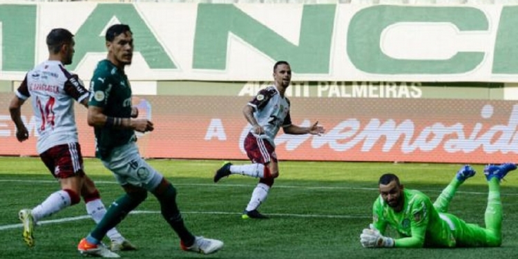Melhores momentos: de virada, com vários desfalques e brilho de Michael, Flamengo bate o Palmeiras por 3 a 1 e se aproxima da liderança