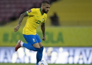Flamengo define salário de Daniel Alves para ser contratado como reforço a Renato Gaúcho