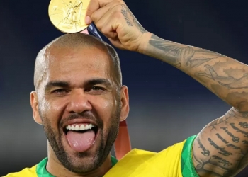 Flamengo adota mesma postura cautelosa envolvendo David Luiz para contratar Daniel Alves como reforço para 2021