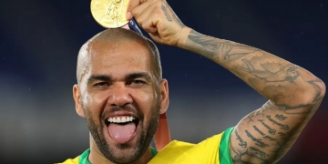 Flamengo adota mesma postura cautelosa envolvendo David Luiz para contratar Daniel Alves como reforço para 2021