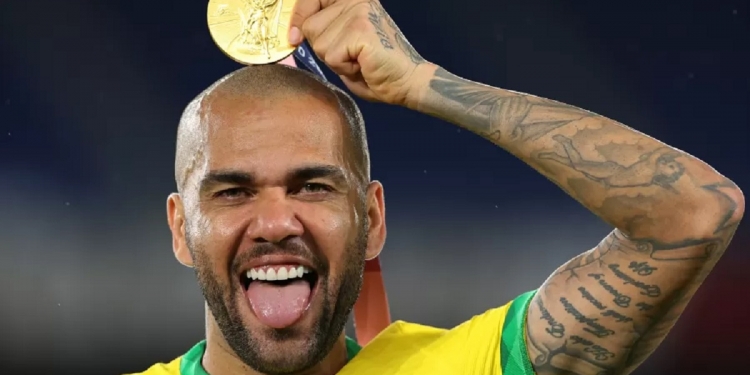 Flamengo adota mesma postura cautelosa envolvendo David Luiz para contratar Daniel Alves como reforço para 2021